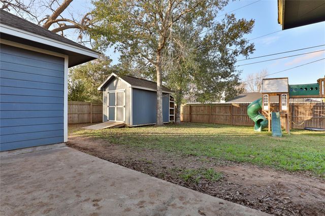 518 Tall Timber Drive, West Columbia, TX 77486