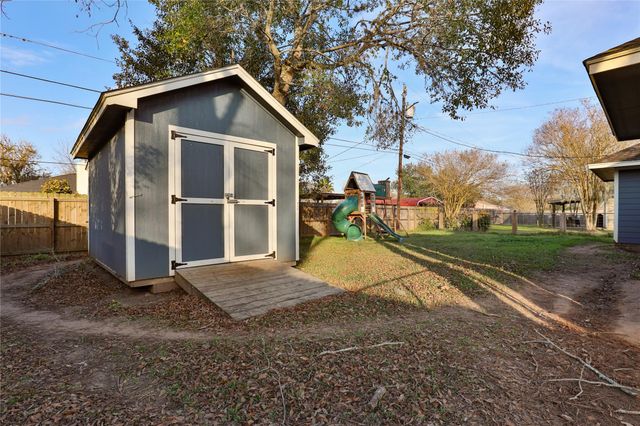 518 Tall Timber Drive, West Columbia, TX 77486