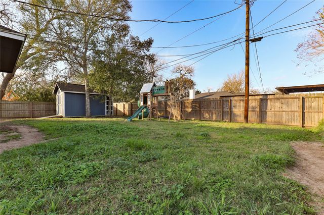 518 Tall Timber Drive, West Columbia, TX 77486