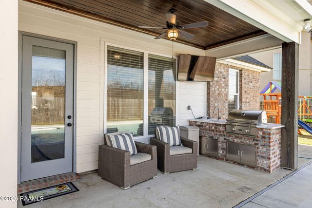 115 Coco Palm Court, Youngsville, LA 70592