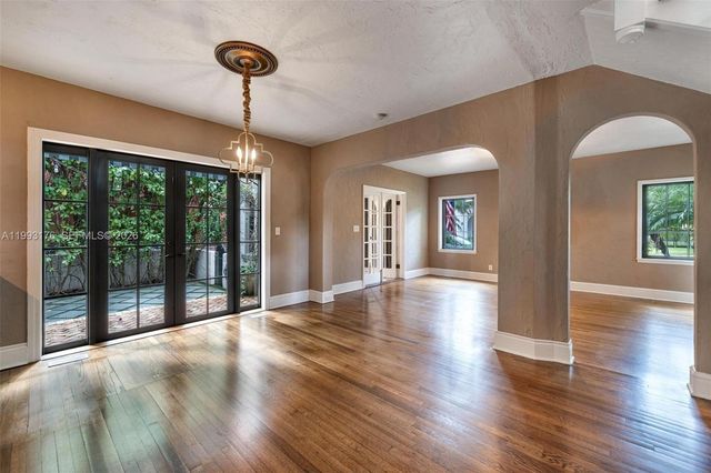 447 Giralda Ave, Coral Gables, FL 33134