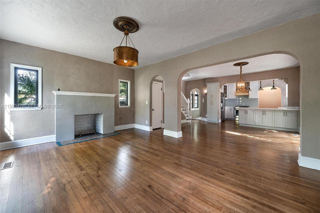 447 Giralda Ave, Coral Gables, FL 33134