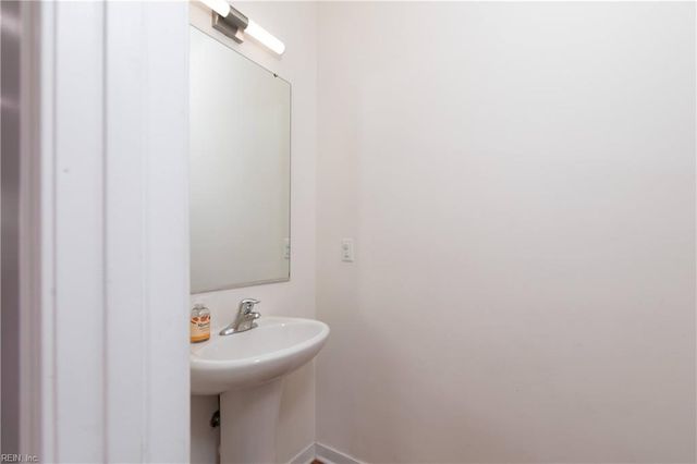 150 Hemisphere CIR, Newport News, VA 23601