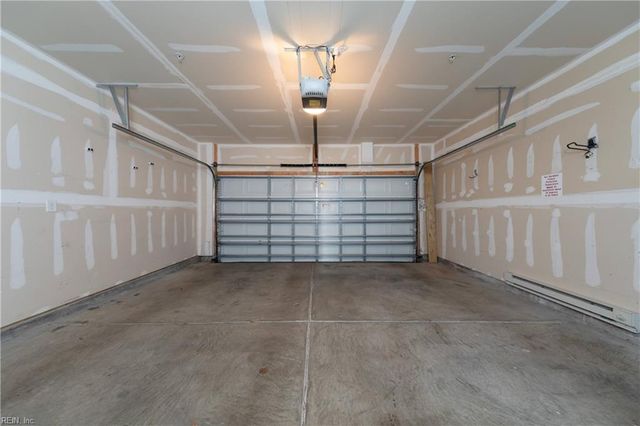 150 Hemisphere CIR, Newport News, VA 23601