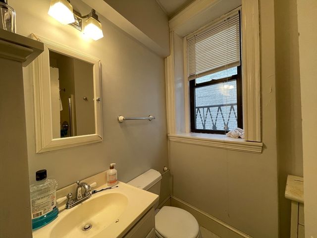 69 Park Dr 17, Boston, MA 02215
