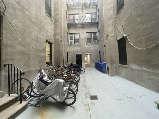 69 Park Dr 17, Boston, MA 02215