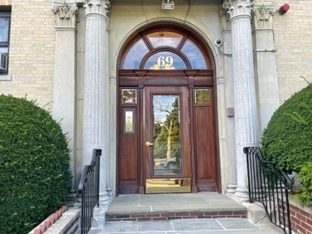 69 Park Dr 17, Boston, MA 02215