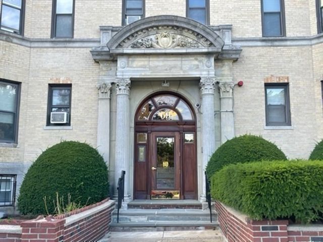 69 Park Dr 17, Boston, MA 02215