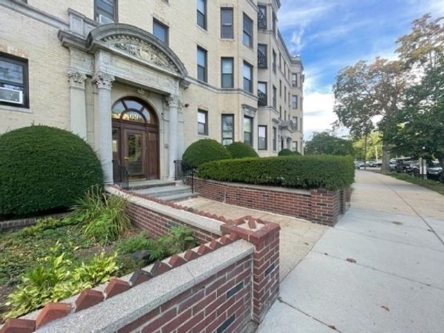 69 Park Dr 17, Boston, MA 02215