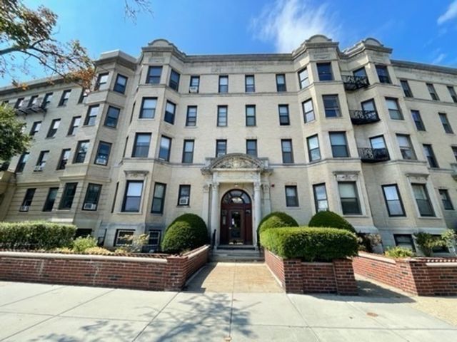 69 Park Dr 17, Boston, MA 02215