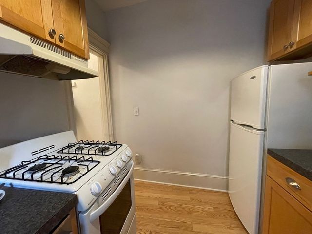69 Park Dr 17, Boston, MA 02215