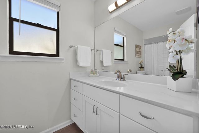 4517 CROSSTIE Road N, Jacksonville, FL 32257