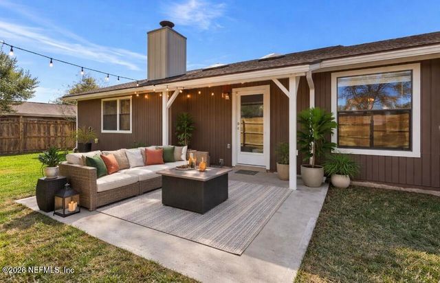 4517 CROSSTIE Road N, Jacksonville, FL 32257