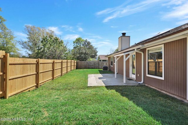 4517 CROSSTIE Road N, Jacksonville, FL 32257