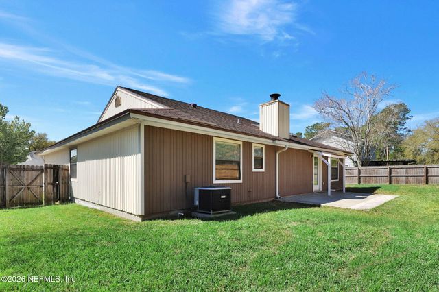 4517 CROSSTIE Road N, Jacksonville, FL 32257