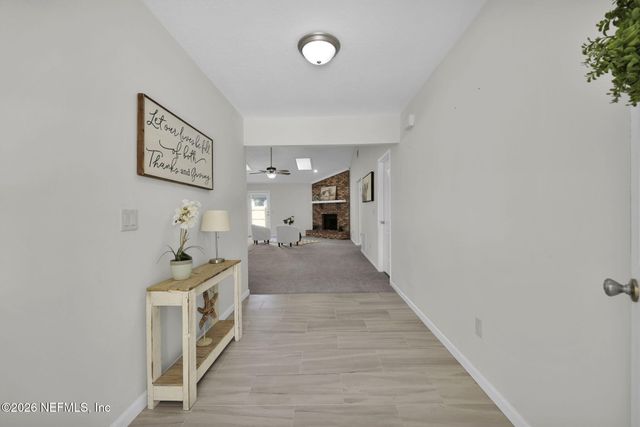 4517 CROSSTIE Road N, Jacksonville, FL 32257