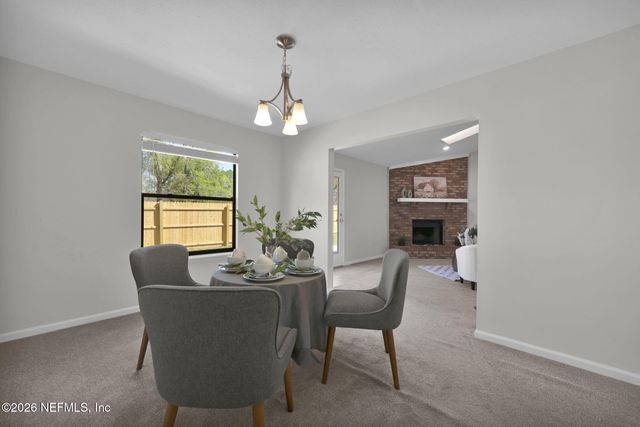 4517 CROSSTIE Road N, Jacksonville, FL 32257