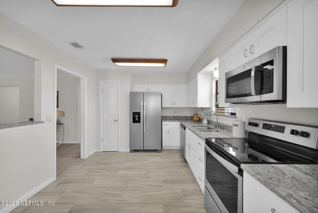 4517 CROSSTIE Road N, Jacksonville, FL 32257