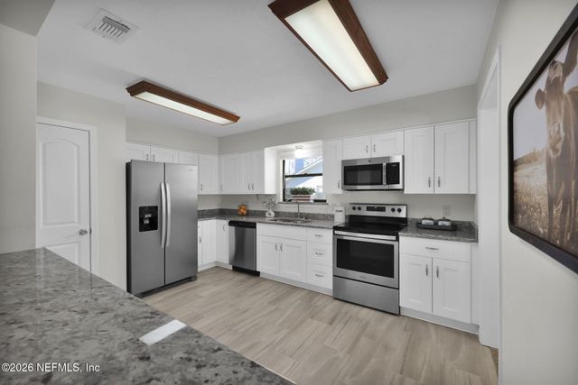 4517 CROSSTIE Road N, Jacksonville, FL 32257