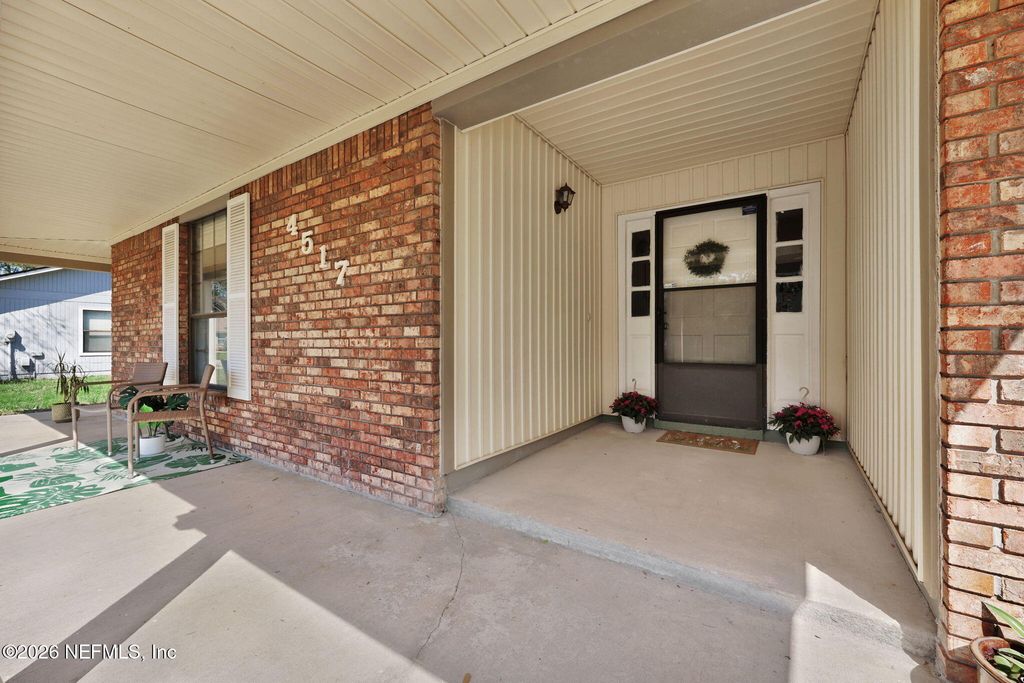 4517 CROSSTIE Road N, Jacksonville, FL 32257