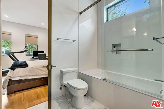 4203 Saugus Avenue, Sherman Oaks, CA 91403