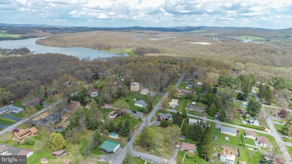 Image 11 of property listing at 815 L STREET, Mountain Lake Park, MD 21550