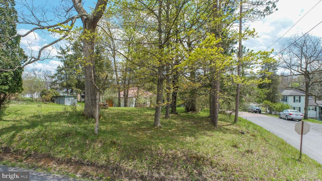 Image 4 of property listing at 815 L STREET, Mountain Lake Park, MD 21550
