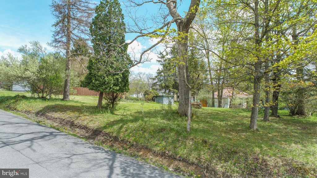 Image 6 of property listing at 815 L STREET, Mountain Lake Park, MD 21550