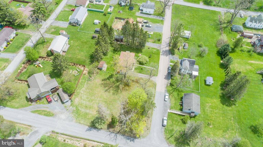 Image 8 of property listing at 815 L STREET, Mountain Lake Park, MD 21550