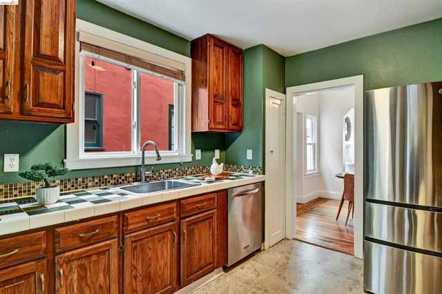 6236 Laird Ave, Oakland, CA 94605