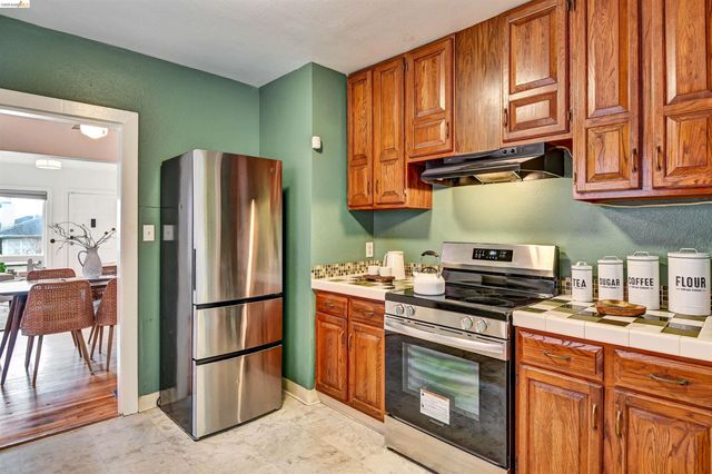 6236 Laird Ave, Oakland, CA 94605