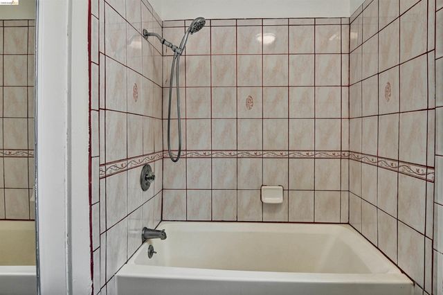 6236 Laird Ave, Oakland, CA 94605