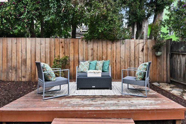 6236 Laird Ave, Oakland, CA 94605