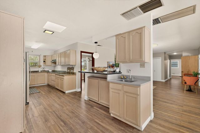 713 Montclaire Drive NE, Albuquerque, NM 87110