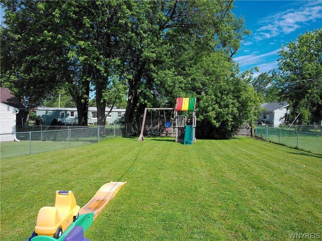 4910 Kennison Parkway, Hamburg, NY 14075