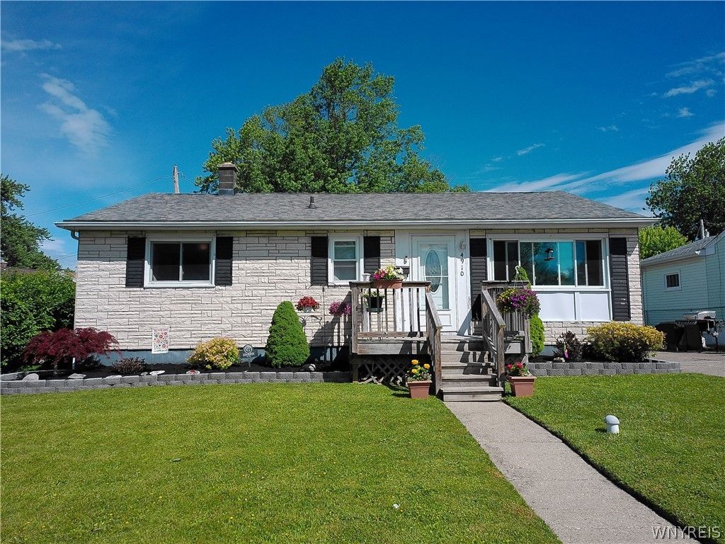 4910 Kennison Parkway, Hamburg, NY 14075