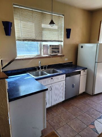 2913 E 97th Street, Chicago, IL 60617