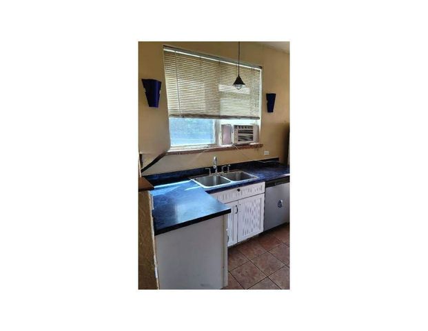 2913 E 97th Street, Chicago, IL 60617