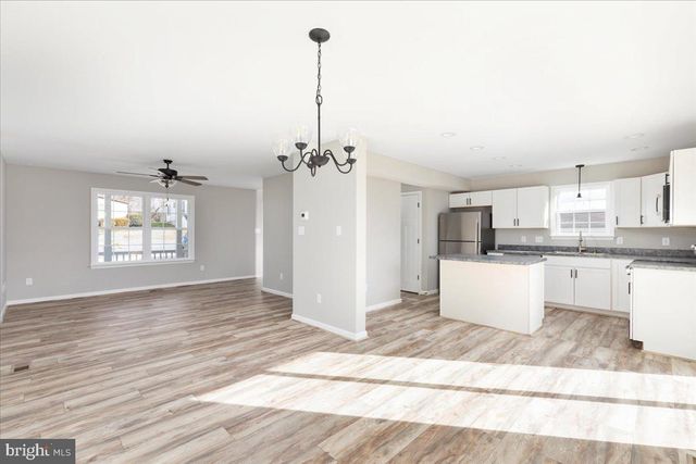 209 EAST LOCUST ST, Woodstock, VA 22664