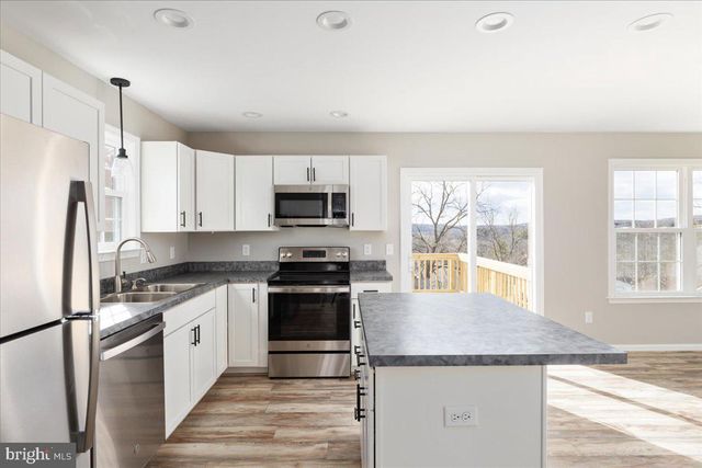 209 EAST LOCUST ST, Woodstock, VA 22664