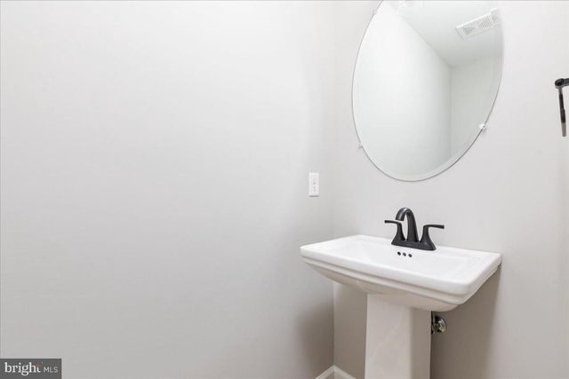 209 EAST LOCUST ST, Woodstock, VA 22664