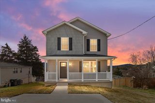 209 EAST LOCUST ST, Woodstock, VA 22664