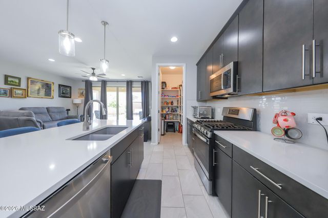 7771 S Wolf Creek Drive, Tucson, AZ 85757