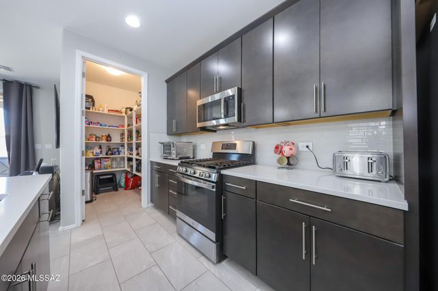 7771 S Wolf Creek Drive, Tucson, AZ 85757