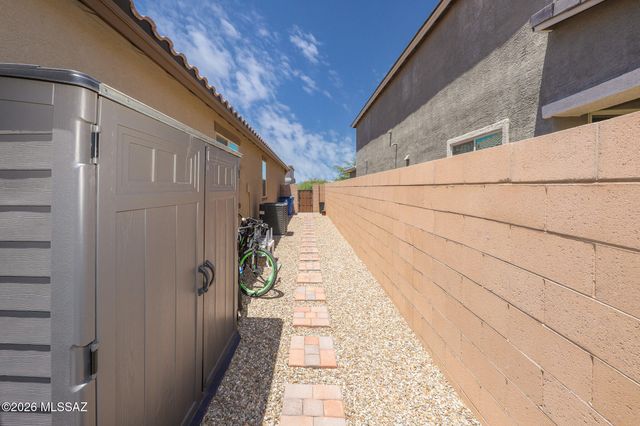 7771 S Wolf Creek Drive, Tucson, AZ 85757