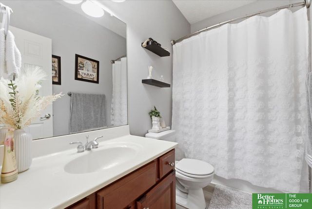 18923 Grover Street, Omaha, NE 68130