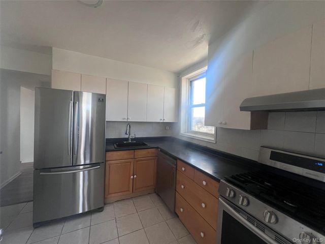60-11 Broadway 6K, Woodside, NY 11377
