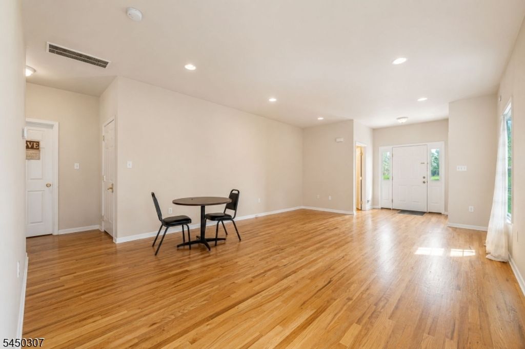 160 Teeple Pl, South Plainfield Boro, NJ 07080 — photo 5