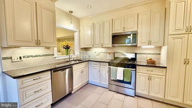 17 AIKEN AVE, Princeton, NJ 08540