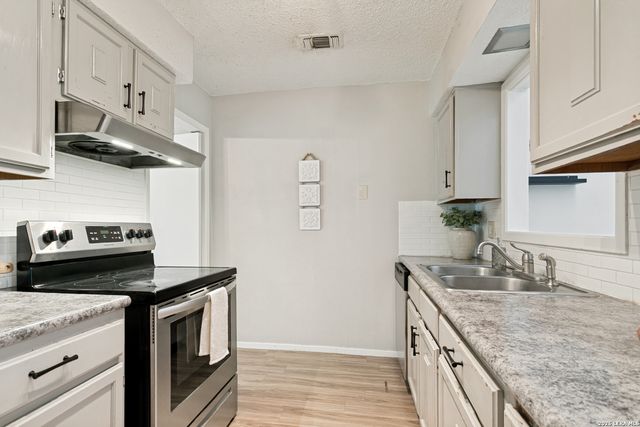 3513 CLIFFSIDE DR, Schertz, TX 78108